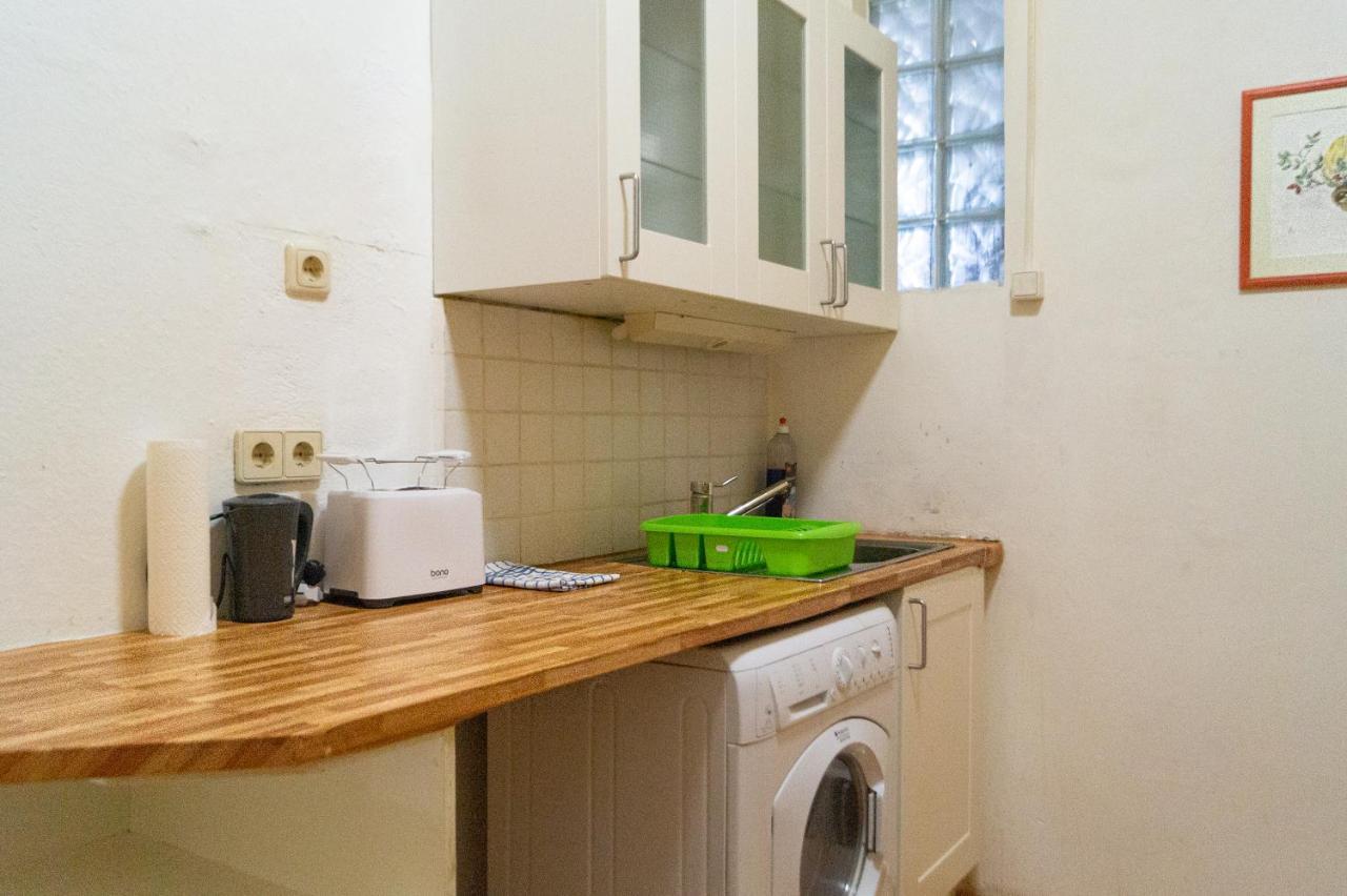 Comfy 2Br- Apartment Near Wiener Stadthalle Exteriör bild