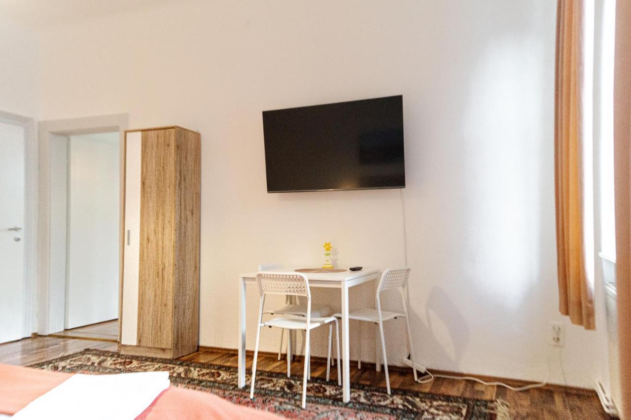 Comfy 2Br- Apartment Near Wiener Stadthalle Exteriör bild